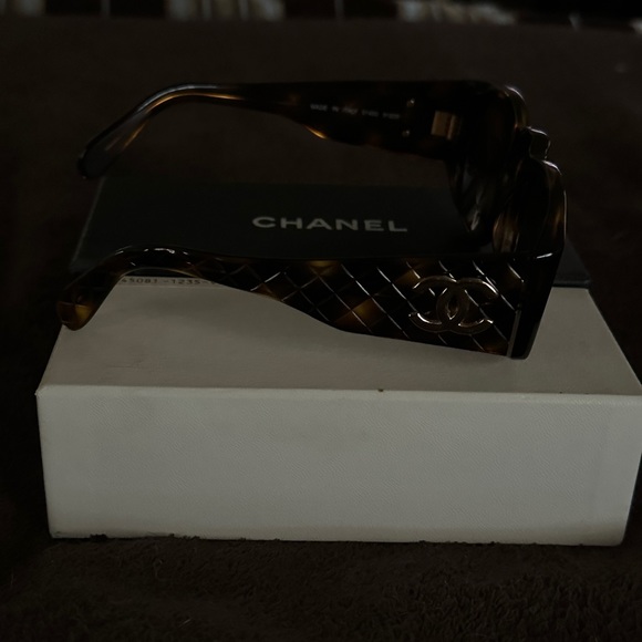 AUTHENTIC CHANEL QUILTED CC TORTOISE SUNGLASSES WITH BOX AND DUST BAG - Picture 7 of 12
